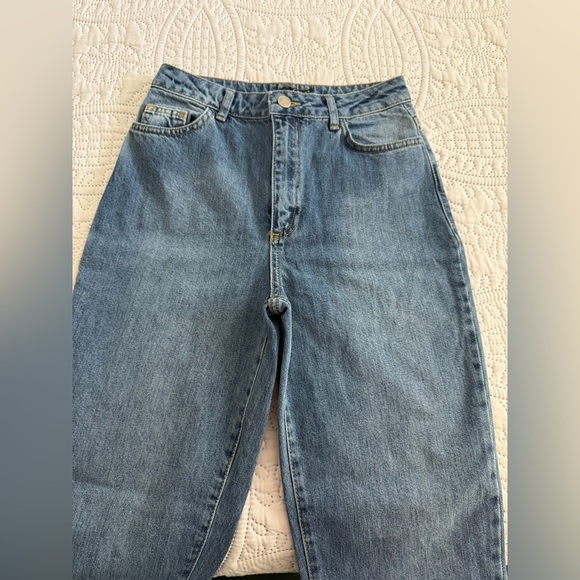 Boohoo Mid Wash Classic Mom Jeans - Picture 6 of 9